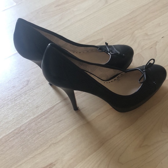 Coach leather perforated high heals - Picture 9 of 10